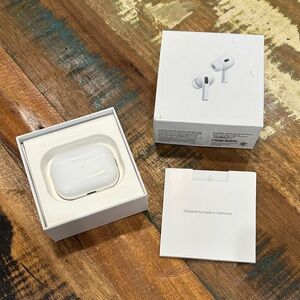 Apple AirPods Pro 2 - Classic White